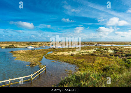 Morston Salzwiesen von der Blakeney zu Morston Küstenweg gesehen. Norfolk, England, UK. Stockfoto