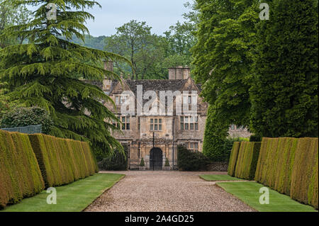 Die Upper Slaughter Manor House ist ein malerisches elisabethanische Herrenhaus auf 8 Morgen Landschaftsgarten in Cotswolds Dorf Upper Slaughter - VEREINIGTE KÖNIGREICH Stockfoto