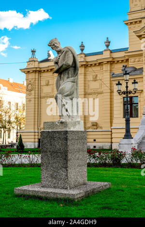 Statue vor der Kunst Pavillon museum Gebäude in König Tomislav Platz, Zagreb, Kroatien Stockfoto