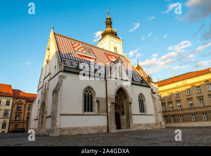 Schöne St Mark's Kirche mit einem Dach in den nationalen Farben, Zagreb, Kroatien Stockfoto