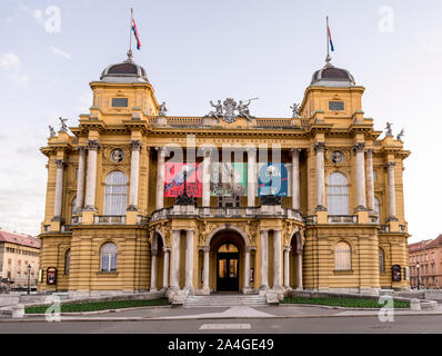 Malerische Eingang in das Kroatische Nationaltheater, Zagreb, Kroatien Stockfoto