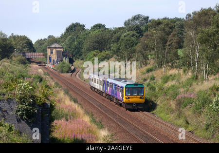 Arriva Northern Rail Class 142 Pacer + Klasse 150 Sprinter Züge von Daisy Hill Station, Lancashire Stockfoto