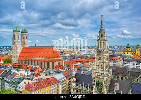 Die Frauenkirche, oder die Kathedrale Unserer Lieben Frau) in München, Bayern, Deutschland. Stockfoto