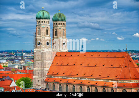 Die Frauenkirche, oder die Kathedrale Unserer Lieben Frau) in München, Bayern, Deutschland. Stockfoto