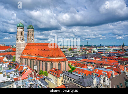 Die Frauenkirche, oder die Kathedrale Unserer Lieben Frau) in München, Bayern, Deutschland. Stockfoto