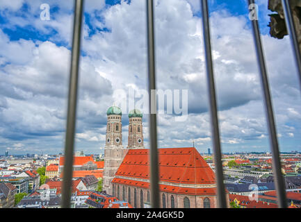 Die Frauenkirche, oder die Kathedrale Unserer Lieben Frau) in München, Bayern, Deutschland. Stockfoto