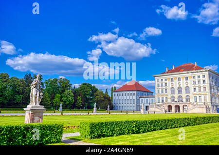 München, Deutschland - 13. Mai 2019 - Das Schloß Nymphenburg, Schloss Nymphenburg, ist ein Barockschloss in München, Bayern, Süddeutschland. Stockfoto