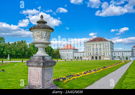 München, Deutschland - 13. Mai 2019 - Das Schloß Nymphenburg, Schloss Nymphenburg, ist ein Barockschloss in München, Bayern, Süddeutschland. Stockfoto