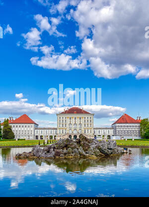 München, Deutschland - 13. Mai 2019 - Das Schloß Nymphenburg, Schloss Nymphenburg, ist ein Barockschloss in München, Bayern, Süddeutschland. Stockfoto