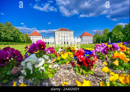 München, Deutschland - 13. Mai 2019 - Das Schloß Nymphenburg, Schloss Nymphenburg, ist ein Barockschloss in München, Bayern, Süddeutschland. Stockfoto