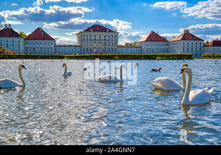 München, Deutschland - 13. Mai 2019 - Das Schloß Nymphenburg, Schloss Nymphenburg, ist ein Barockschloss in München, Bayern, Süddeutschland. Stockfoto