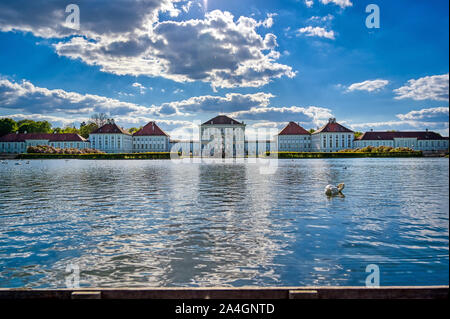 München, Deutschland - 13. Mai 2019 - Das Schloß Nymphenburg, Schloss Nymphenburg, ist ein Barockschloss in München, Bayern, Süddeutschland. Stockfoto