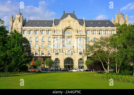 BUDAPEST, UNGARN-26 MAI 2019 - Blick auf das Wahrzeichen Four Seasons Gresham Palace Budapest Hotel, ein luxuriöses Hotel in einer historischen Jugendstilvilla Bank buildin Stockfoto