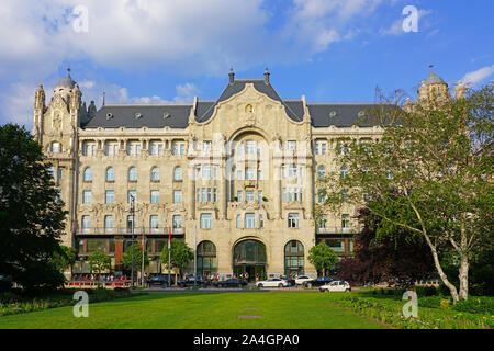 BUDAPEST, UNGARN-26 MAI 2019 - Blick auf das Wahrzeichen Four Seasons Gresham Palace Budapest Hotel, ein luxuriöses Hotel in einer historischen Jugendstilvilla Bank buildin Stockfoto