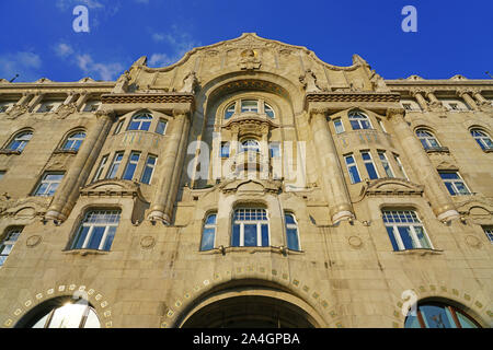 BUDAPEST, UNGARN-26 MAI 2019 - Blick auf das Wahrzeichen Four Seasons Gresham Palace Budapest Hotel, ein luxuriöses Hotel in einer historischen Jugendstilvilla Bank buildin Stockfoto