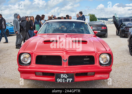 Pontarlier - Bourgogne Franche Comté Frankreich - Juni 16 2019 - Rot 1974 Pontiac Firebird Formula 350 Parks auf lokaler Auto Rallye. Stockfoto