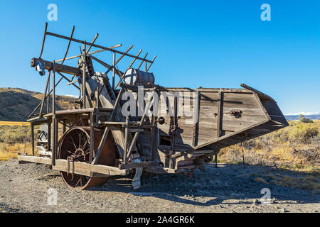 Kalifornien, Tulelake Nähe, Harris 18 'Giant Harvester errichtet 1920 in Stockton, Ca. Hanchen Gerste geerntet in den Klamath Basin. Stockfoto