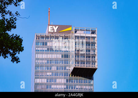 EY Ernst Junge Glas Business Office Gebäude in Wien Stockfoto