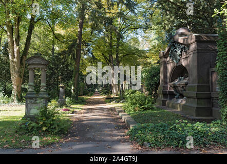 Denkmäler und Grabsteine auf dem Hauptfriedhof in Frankfurt am Main Deutschland Stockfoto