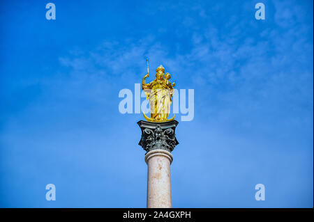 Die Mariensäule auf dem Marienplatz in München, Bayern, Deutschland. Stockfoto