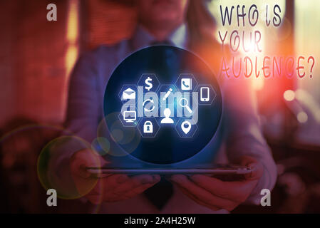 Konzeptionelle Handschrift zeigt, wer ist Ihr Publikum. Begriff Sinne wer beobachtet oder Abhören Stockfoto