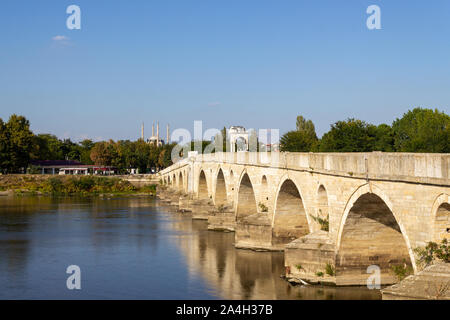 Historische alte Meric Brücke auf Meric River. Edirne, Türkei Stockfoto