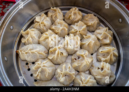 Zentralasien traditionelles Essen; Ravioli, Manti, Khinkali Stockfoto