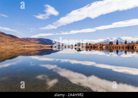 Mountain Lake Landschaft, Berge Landschaft, Weite Aussicht Reiseziel Neuseeland, See Reflexion Stockfoto