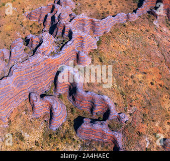 Luftaufnahme der Bienenstock wie bunte Sandstein Felsformationen der Bungle Bungles, Purnululu National Park, Kimberley, Australien Stockfoto