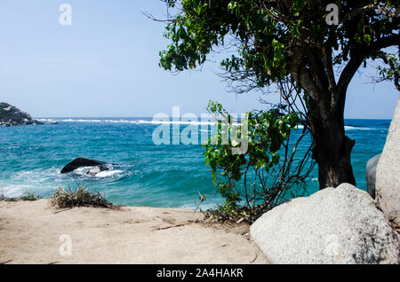 Landschaft in den Tayrona Nationalpark, einem geschützten Bereich in Magdalena Abteilung auf der karibischen Seite von Kolumbien entfernt Stockfoto