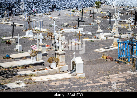 Grabsteine zu einem Haustier Friedhof Friedhof in Teneriffa für Tiere. Stockfoto