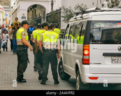 Quito, Ecuador, 29. September 2019: Polizei bewacht die Altstadt von Quito, Ecuador. Stockfoto