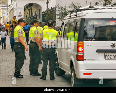 Quito, Ecuador, 29. September 2019: Polizei bewacht die Altstadt von Quito, Ecuador. Stockfoto