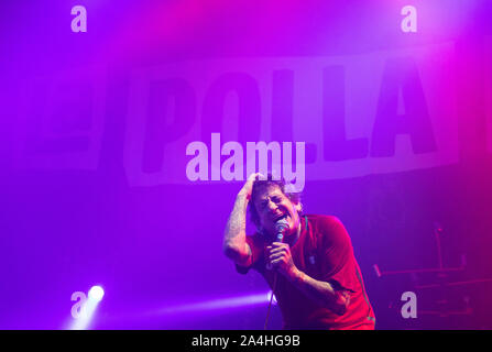 Madrid, Spanien. 12 Okt, 2019. Evaristo Paramos, Leiter von La Polla Records Group führt während ihrer 40-jährigen Musik tour Messe in Madrid. Credit: SOPA Images Limited/Alamy leben Nachrichten Stockfoto