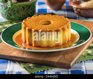 Pudim caseiro. Portugiesische caramel Flan. Dessert Portugal Essen. Stockfoto