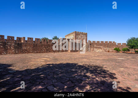 Innenhof der Burg von Silves in der Algarve während der maurischen Herrschaft Portugals, Stockfoto