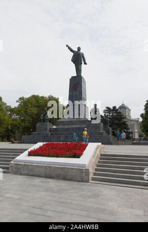 Sewastopol, Krim, Russland - Juli 24, 2019: Monument für Wladimir Iljitsch Lenin an der Spitze der zentralen Hügel in der Stadt Sewastopol, Krim Stockfoto