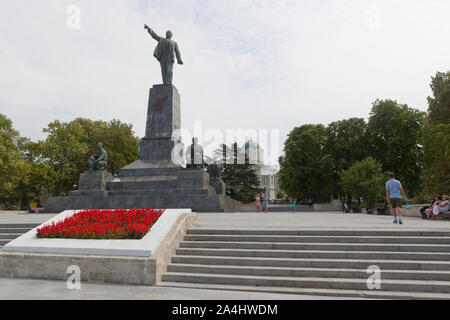 Sewastopol, Krim, Russland - Juli 24, 2019: Denkmal Lenin an der Spitze der zentralen Hügel in der Stadt Sewastopol, Krim Stockfoto