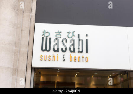 Wasabi Sushi & bento Zeichen logo, London, England Stockfoto