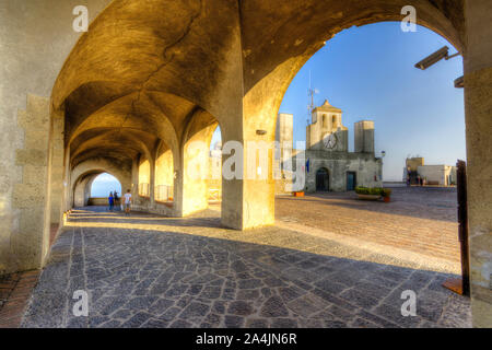 Italien, Kampanien, Neapel, Castel Sant'Elmo, die Uhr Stockfoto