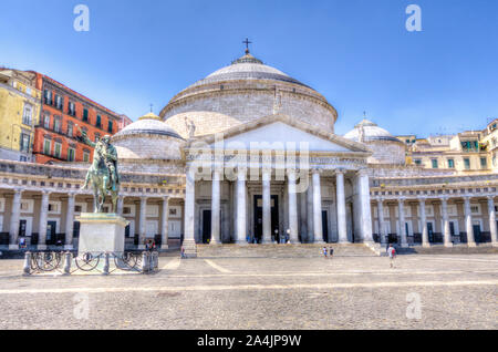 Italien, Kampanien, Neapel, Piazza del Plebiscito, San Francesco Da Paola Basilika Stockfoto