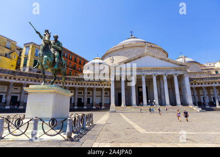 Italien, Kampanien, Neapel, Piazza del Plebiscito, San Francesco Da Paola Basilika Stockfoto