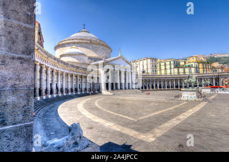 Italien, Kampanien, Neapel, Piazza del Plebiscito, San Francesco Da Paola Basilika Stockfoto