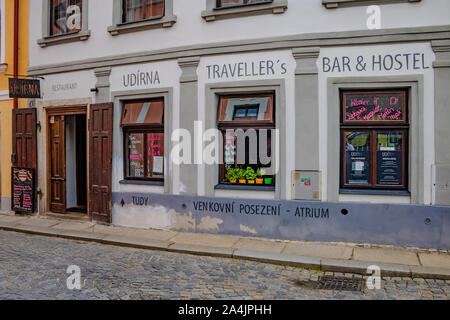 Zdar nad Sazavou - Tschechien - Juni 04, 2016: Vintage Bar Restaurant in der Stadt von "Pribram", das heißt, Henry's Castle, South Bohemi Stockfoto