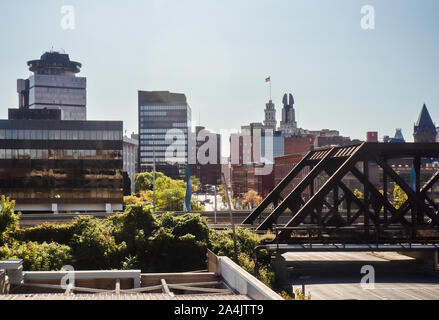 Rochester, New York, USA. Oktober 13, 2019. Erhöhten Blick auf die Innenstadt von Rochester, New York an einem Wochenende Morgen im Herbst Stockfoto