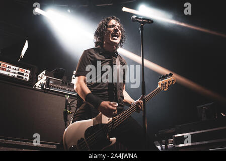 FABRIQUE, Milano, Italien - 2019/10/14: John CALABRESE der kanadischen Band Danko Jones live auf der Bühne Fabrique, Öffnung für Volbeat Stockfoto