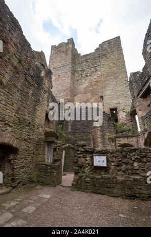 Ludlow Castle, Shropshire, England. Der große Turm aus dem Richter Quartiere gesehen. Stockfoto