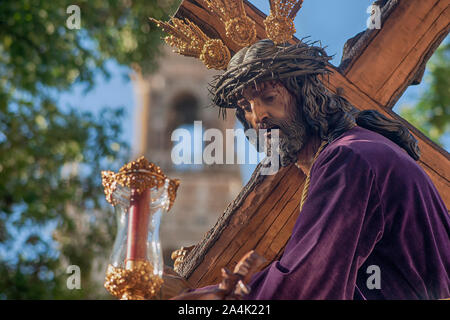 Strafvollzug unseres Vaters Jesus von der Demut der Bruderschaft des Hügels des Adlers, heilige Woche von Sevilla Stockfoto