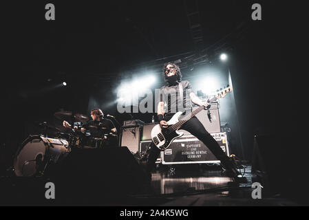 FABRIQUE, Milano, Italien - 2019/10/14: John Calabrese und Reiche Knox von der kanadischen Band Danko Jones live auf der Bühne Fabrique, Öffnung für Volbeat (Foto von Alessandro Bosio/Pacific Press) Stockfoto