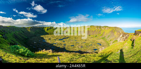 Breite Rano Kau Vulkankrater Panorama in Osterinsel Stockfoto